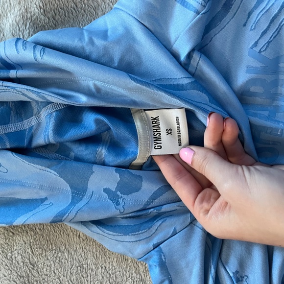 Gymshark crop hoodie - Picture 2 of 2